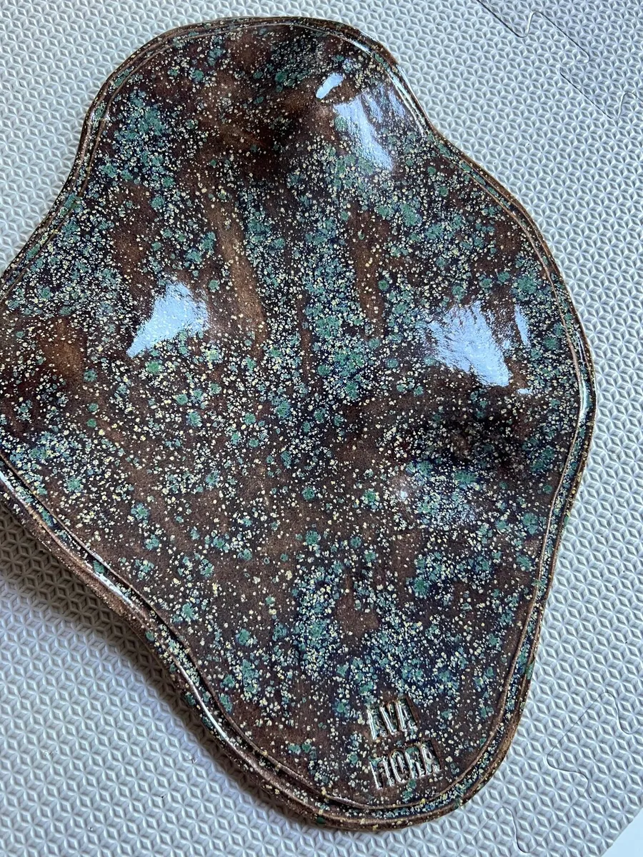 Tábua azul com borda dourada